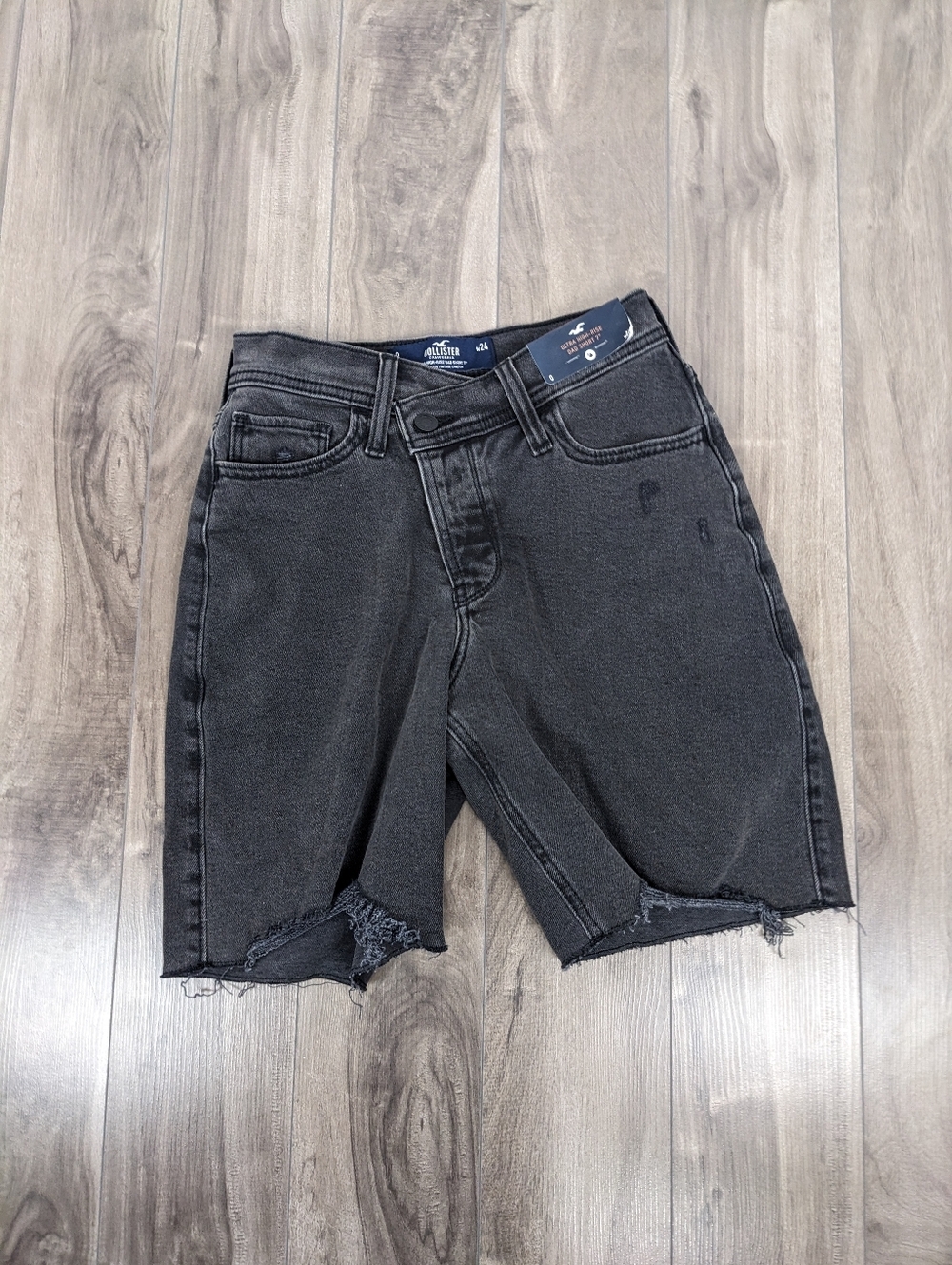 Hollister Ultra High Rise Dad Short 7-inch Black Criss Cross Waist Size 24